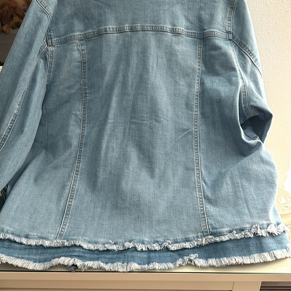 😎 Susan Graver Stretch Denim Jacket with Contrast Trim😎 - Picture 6 of 6